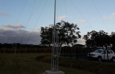 L’association des radioamateurs de Nouvelle-Calédonie (ARANC) améliore la liaison Koné-Nouméa