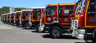 Achetés par la Nouvelle-Calédonie et l’État pour la somme de 418 millions de francs, les camions ont été confiés aux maires des communes disposant d’un centre de secours.
