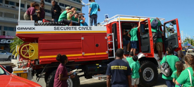 Collégiens et lycéens ont grimpé à l&#039;abordage des camions citernes de la Sécurité civile !